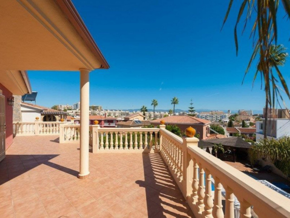Villa for sale in Torremolinos