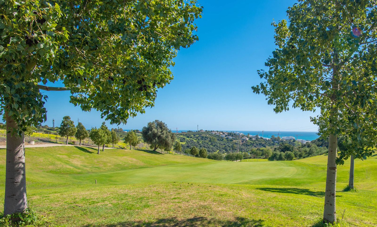 New Villa for sale in Estepona