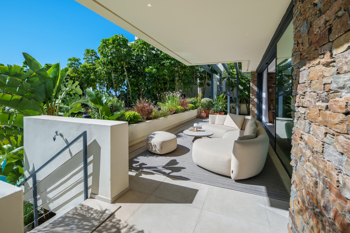 New Villa for sale in Estepona
