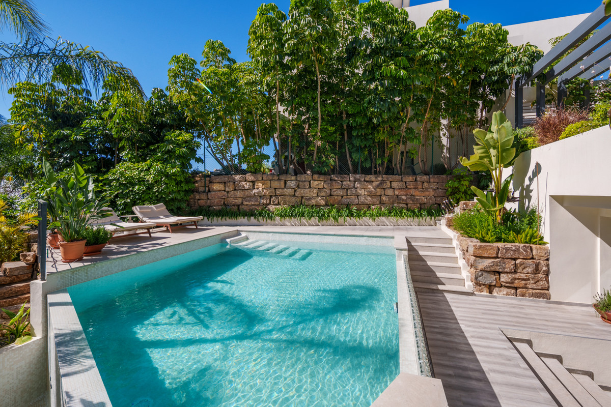 New Villa for sale in Estepona