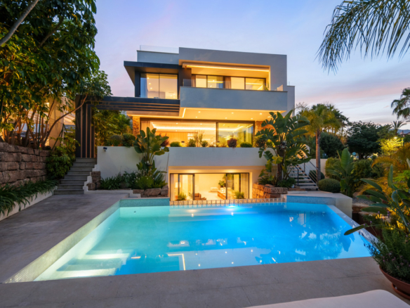New Villa for sale in Estepona