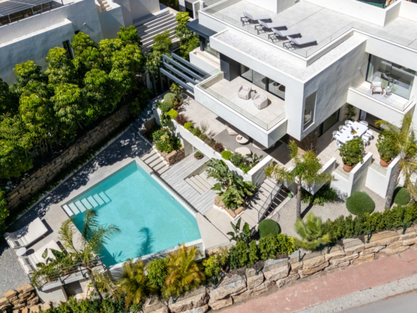New Villa for sale in Estepona