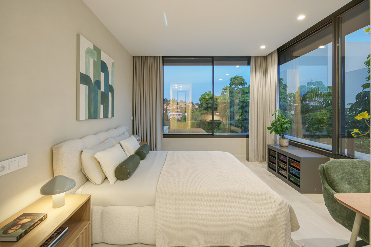 New Villa for sale in Estepona