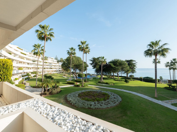 Apartment for sale in Estepona