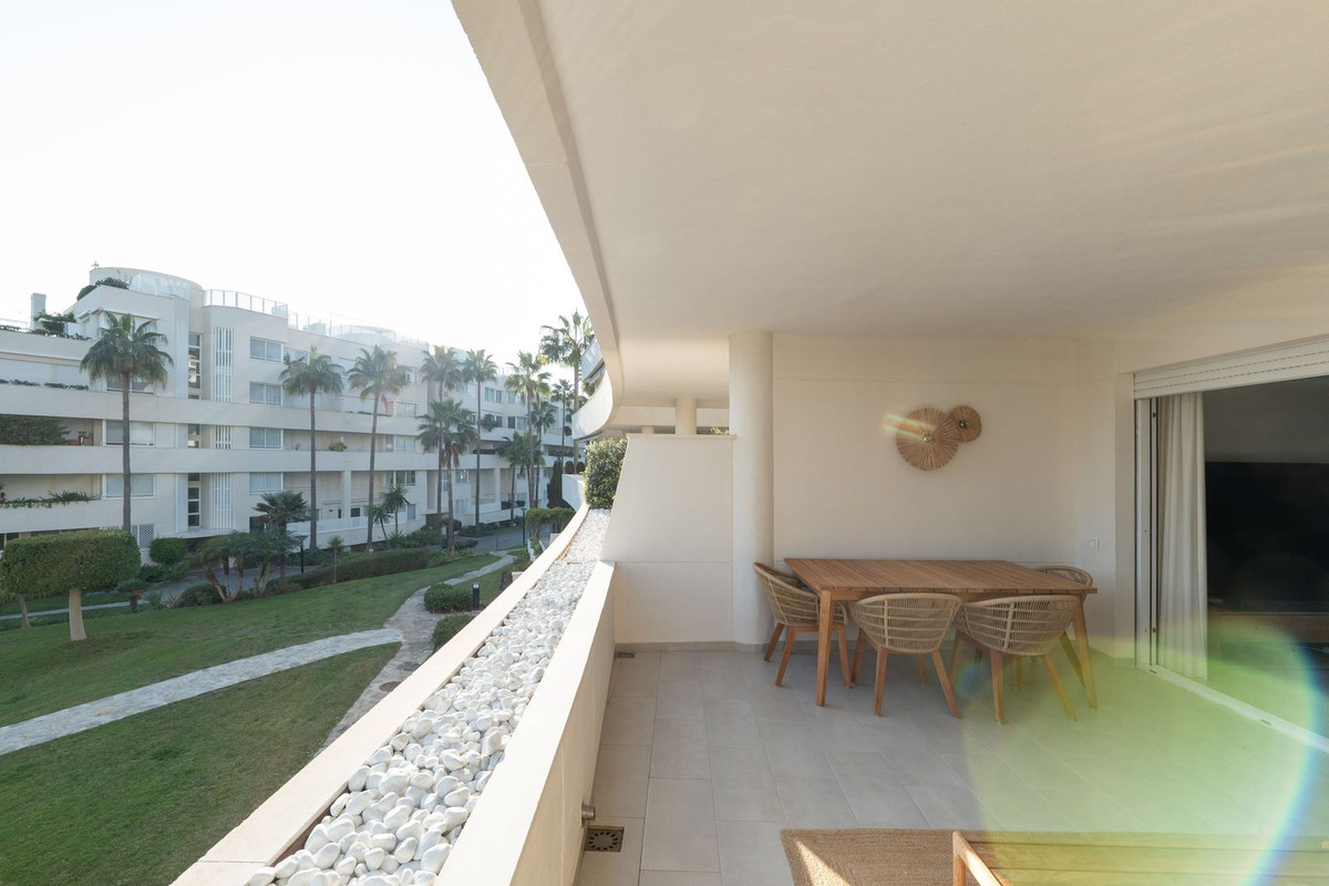 Apartment for sale in Estepona