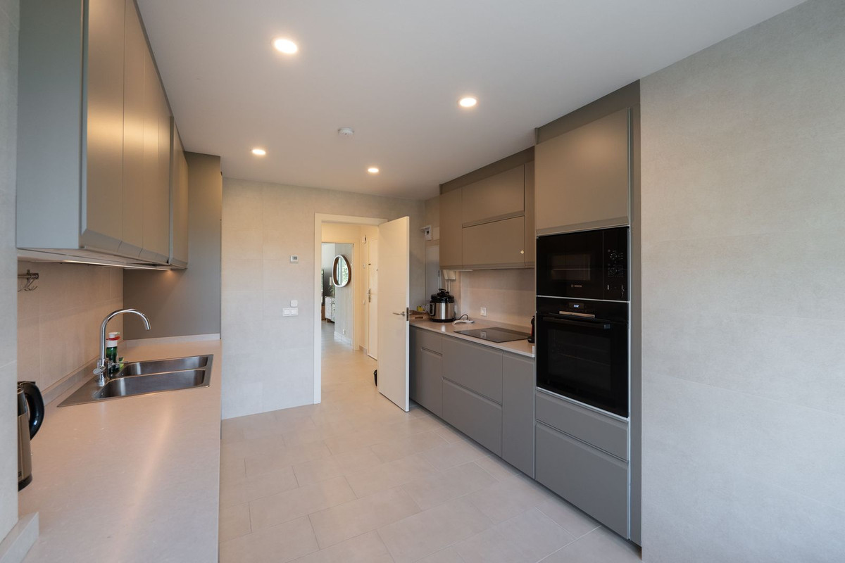 Apartment for sale in Estepona