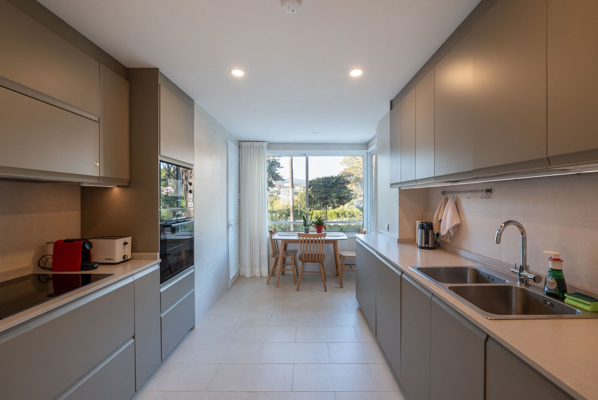 Apartment for sale in Estepona