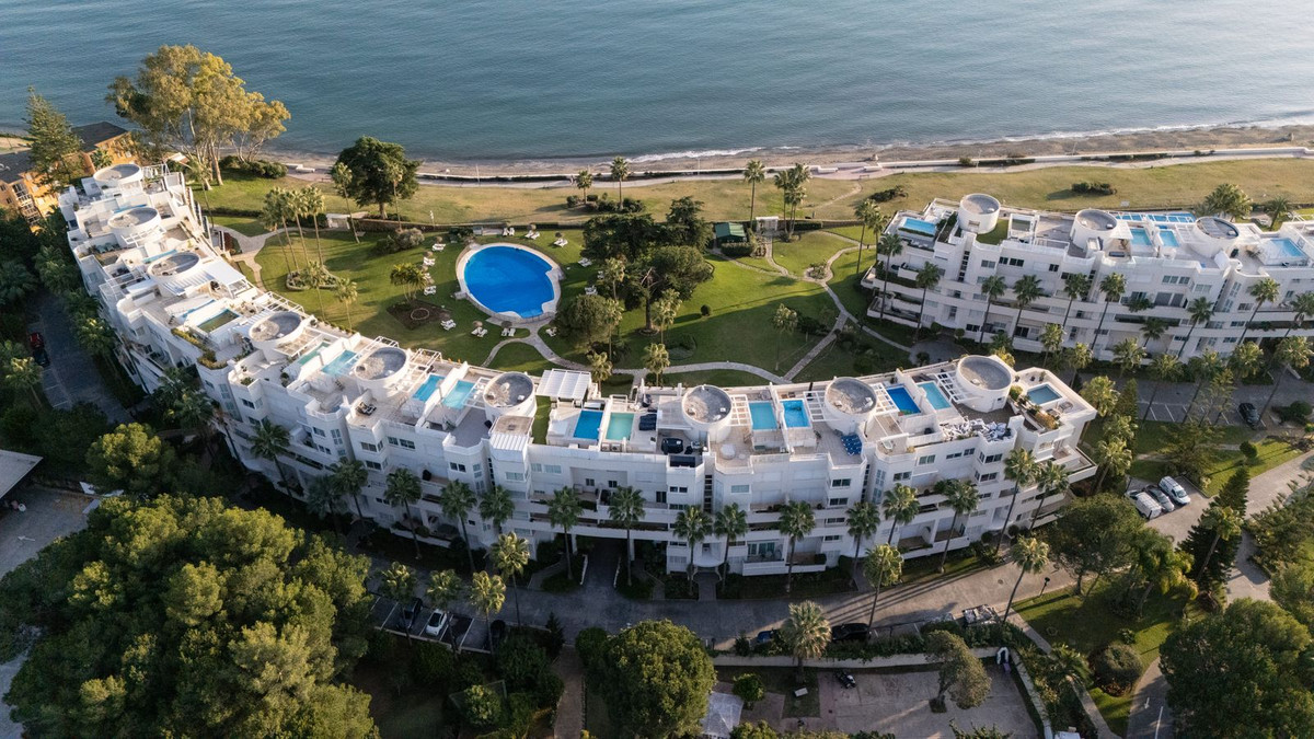 Apartment-in-Estepona-Ref-R5168626 Apartment for sale in Estepona