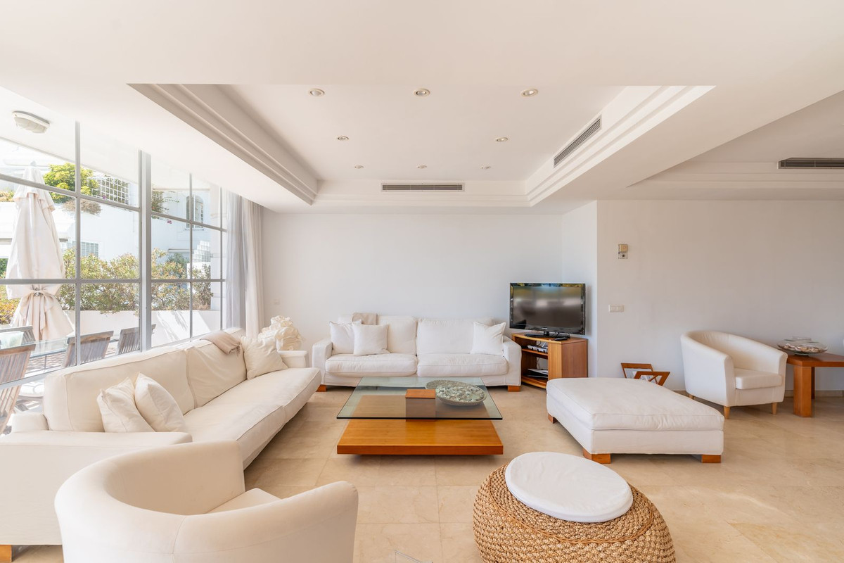Apartment for sale in Estepona