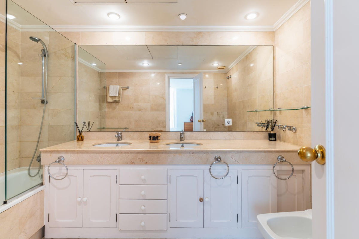 Apartment for sale in Estepona