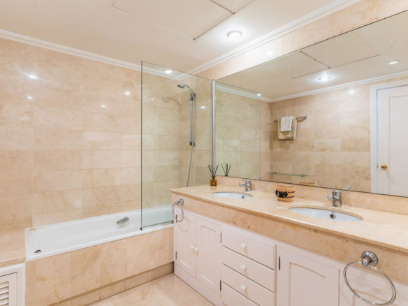 Apartment for sale in Estepona