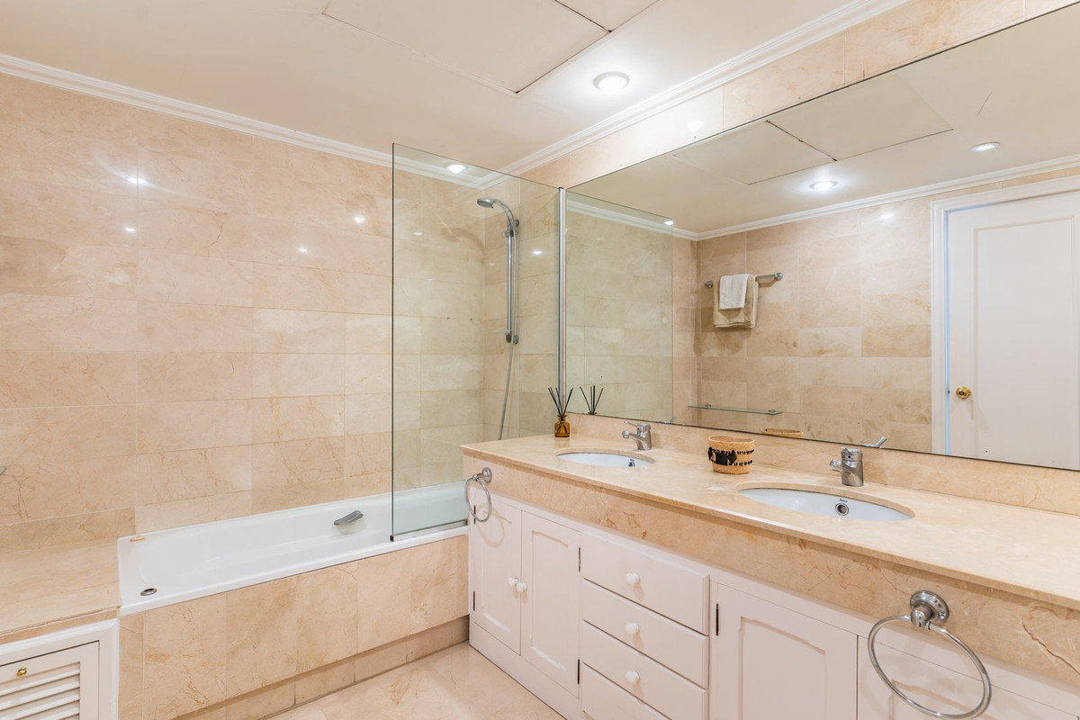 Apartment for sale in Estepona