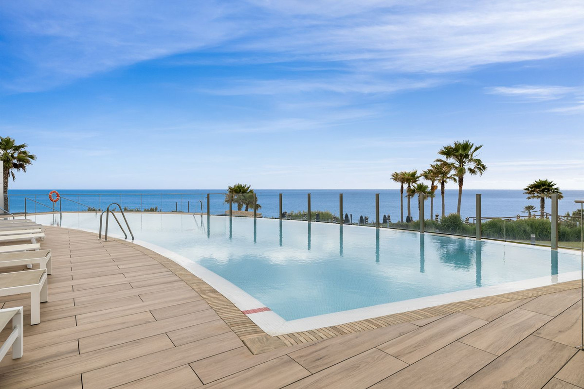 Apartment-in-Estepona-Ref-R5473450 Apartment for sale in Estepona