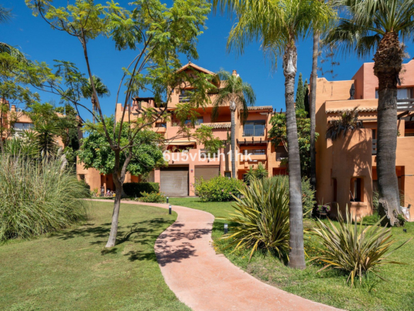 Apartment for sale in Estepona