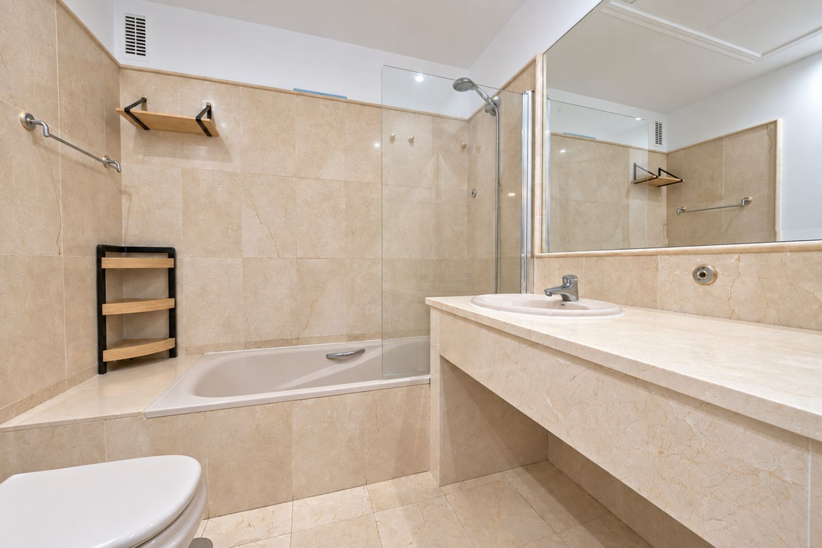 Apartment for sale in Estepona
