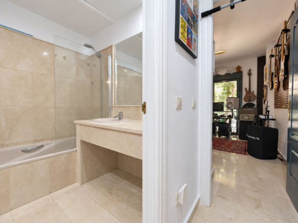 Apartment for sale in Estepona