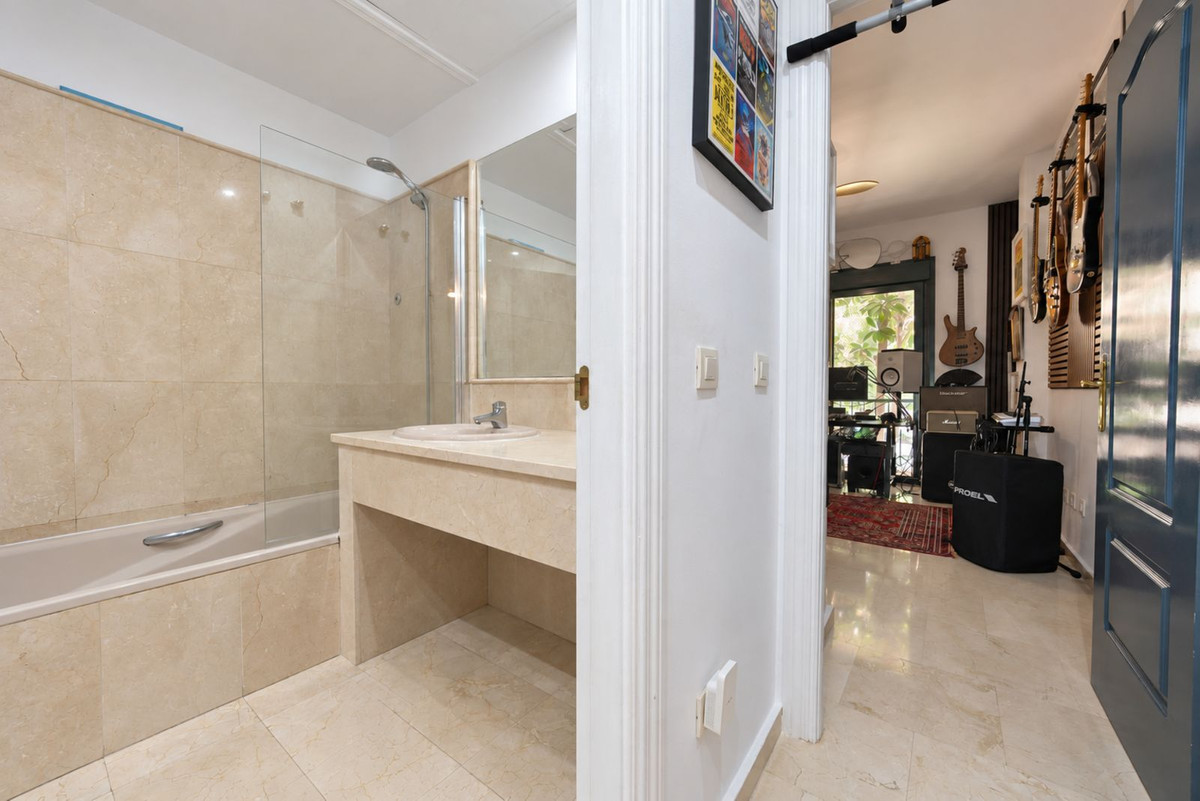 Apartment for sale in Estepona