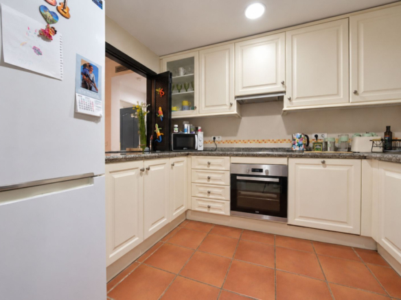Apartment for sale in Estepona