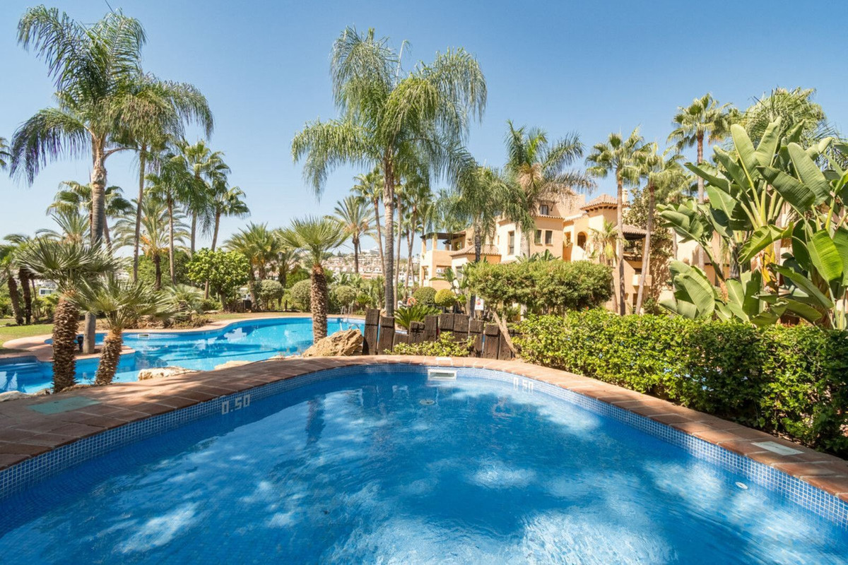 Apartment for sale in Estepona