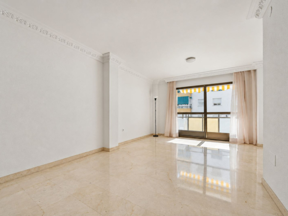 Apartment for sale in Estepona