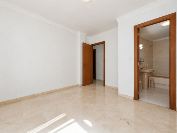 Apartment for sale in Estepona