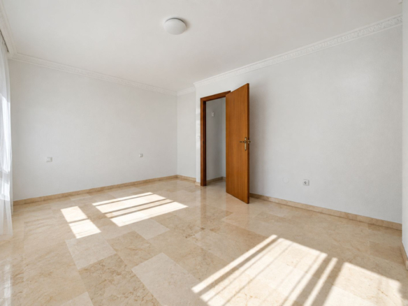 Apartment for sale in Estepona