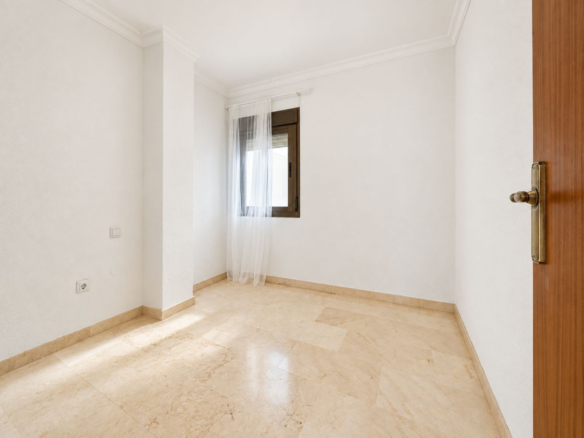 Apartment for sale in Estepona