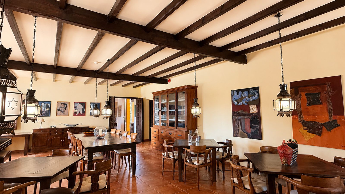 Finca for sale in Almogía