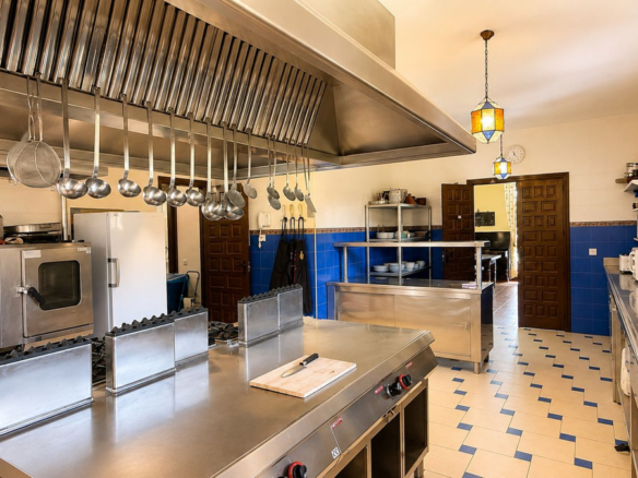Finca for sale in Almogía