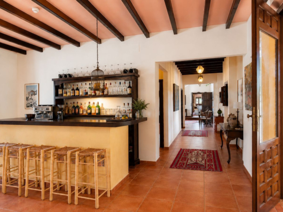 Finca for sale in Almogía