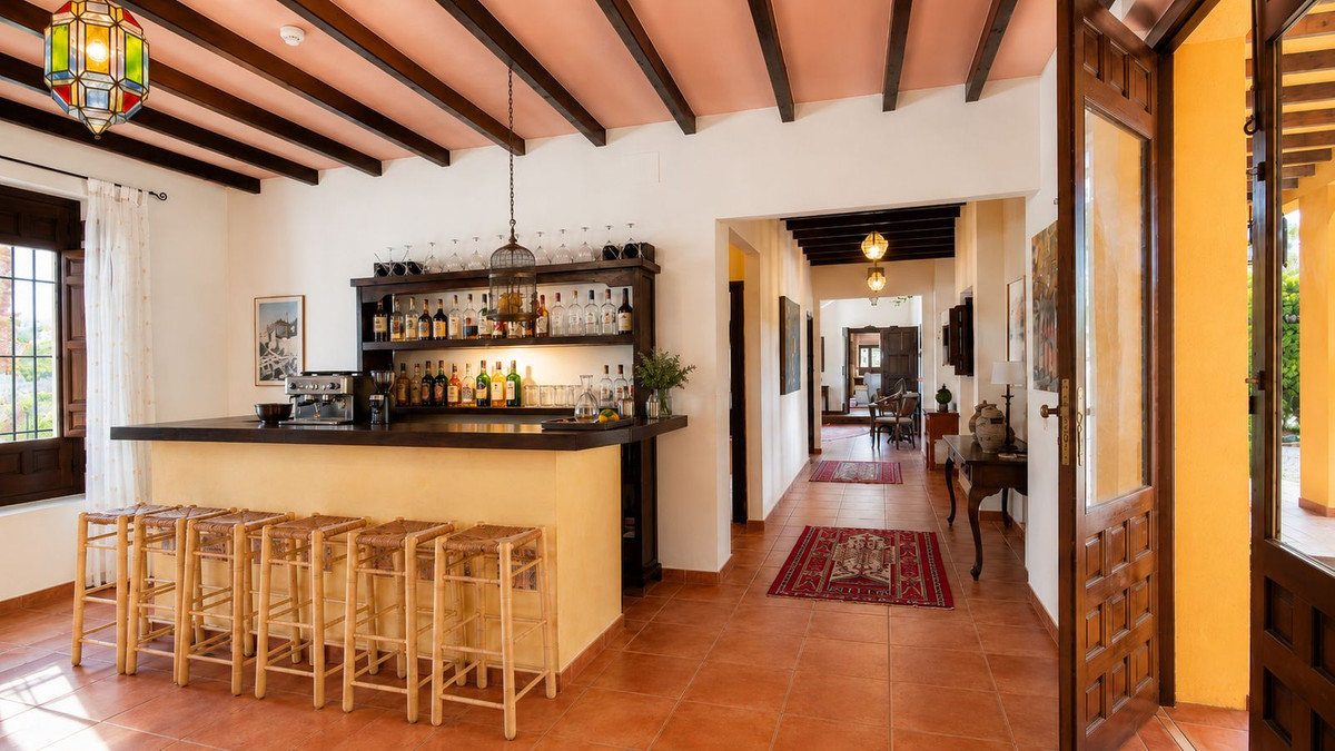 Finca for sale in Almogía