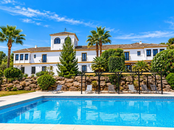 Finca for sale in Almogía