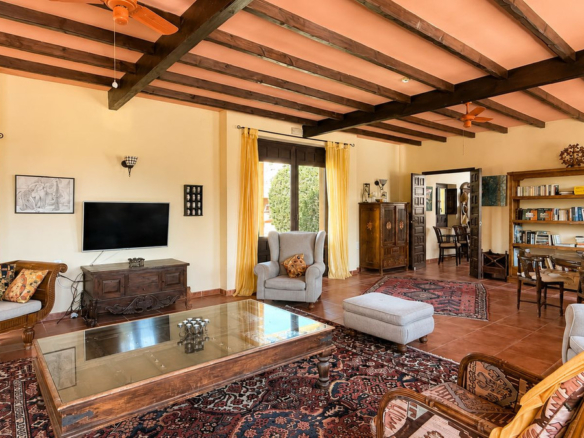 Finca for sale in Almogía