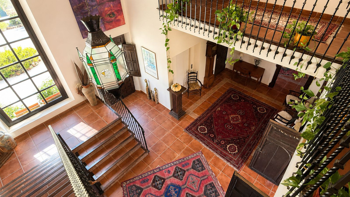 Finca for sale in Almogía