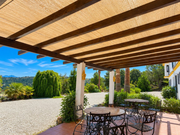 Finca for sale in Almogía