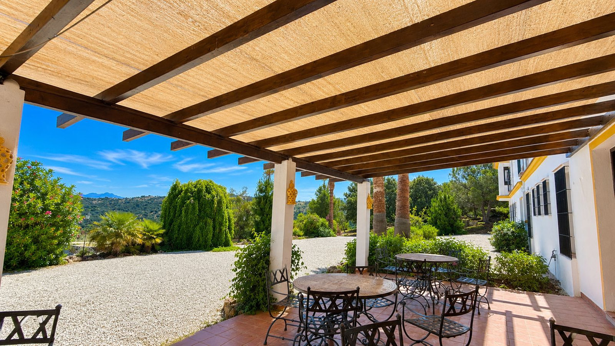 Finca for sale in Almogía