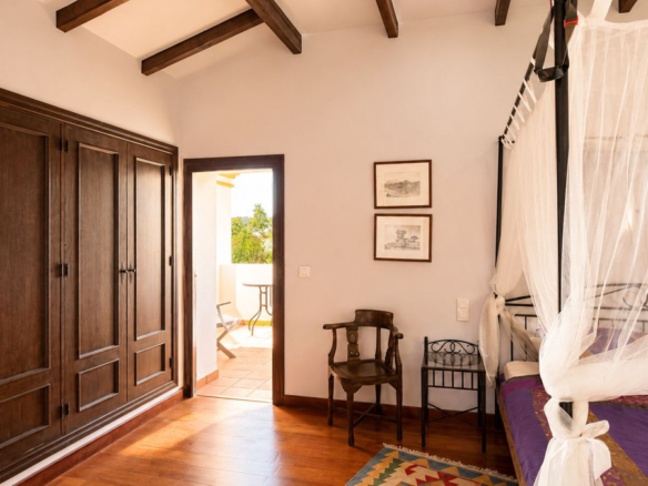 Finca for sale in Almogía