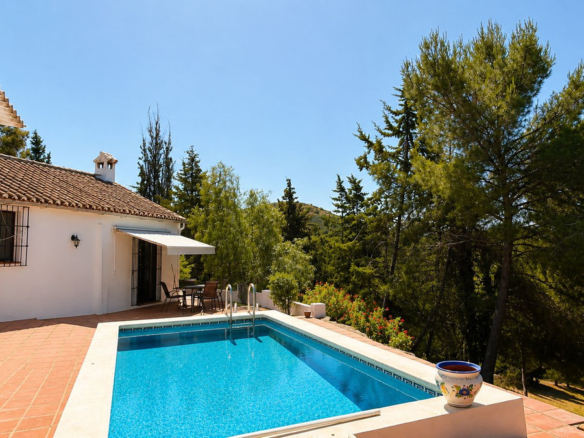 Finca for sale in Almogía