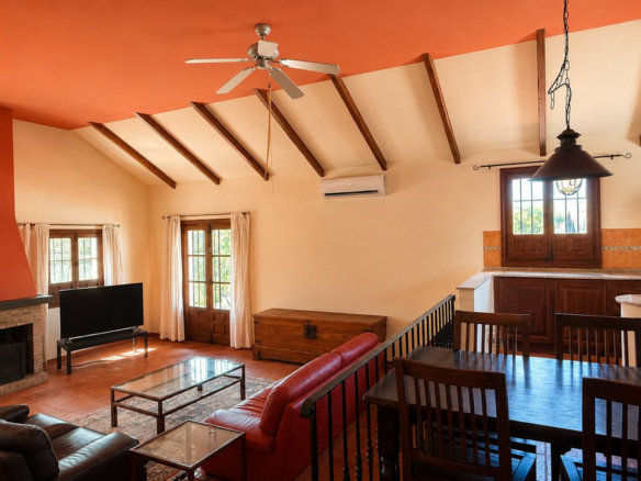 Finca for sale in Almogía