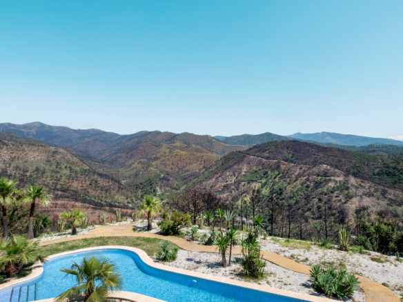 Finca for sale in Estepona