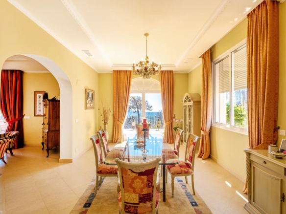 Finca for sale in Estepona