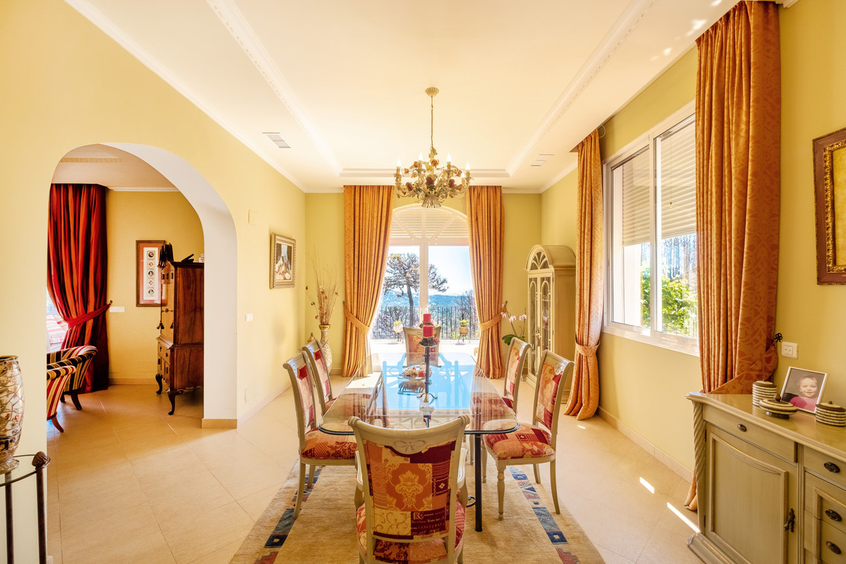 Finca for sale in Estepona