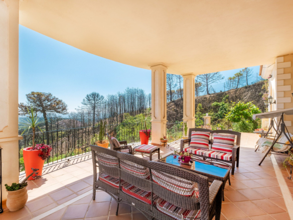 Finca for sale in Estepona