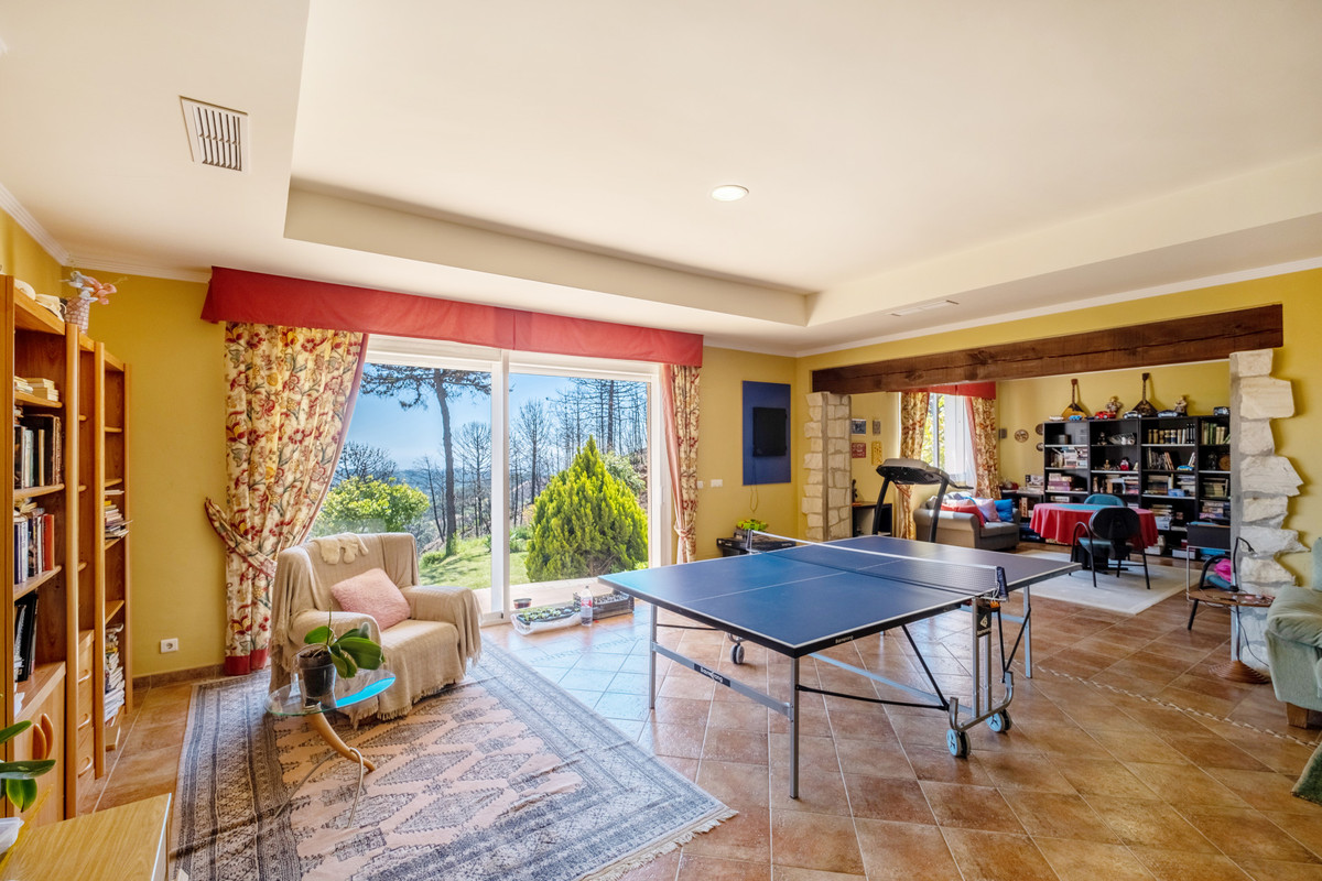 Finca for sale in Estepona