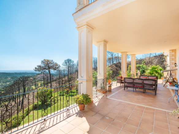 Finca for sale in Estepona