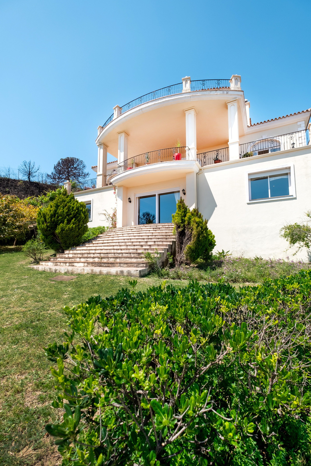 Finca for sale in Estepona