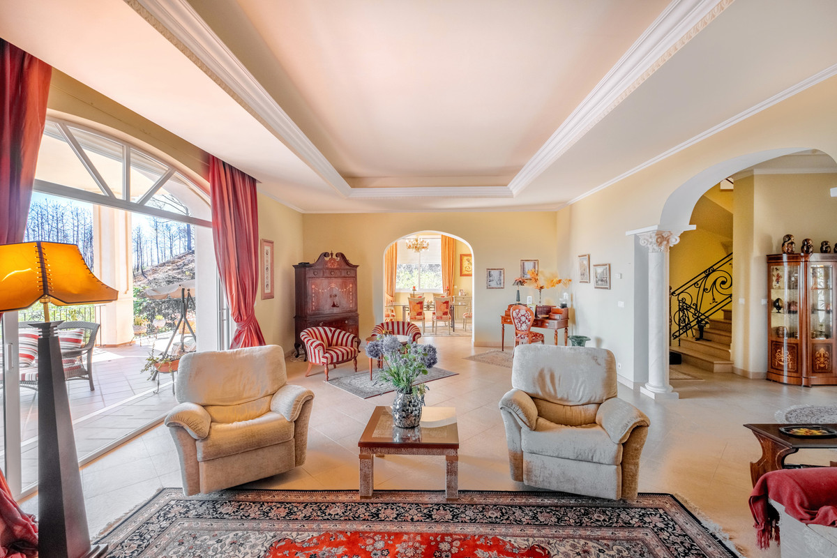 Finca for sale in Estepona