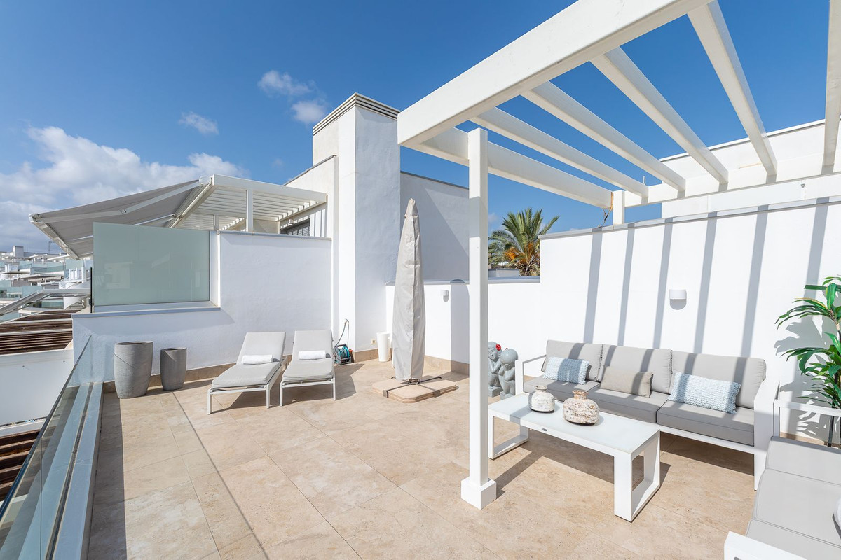 Penthouse for sale in Estepona