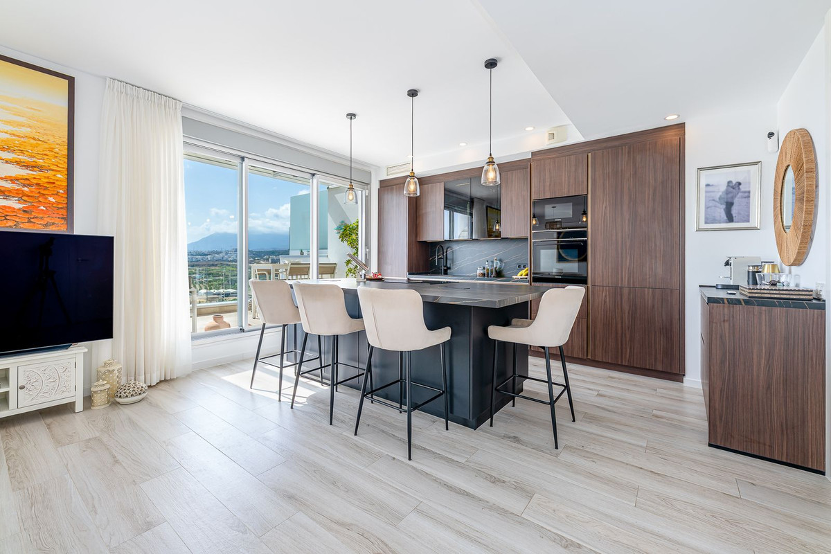 Penthouse for sale in Estepona