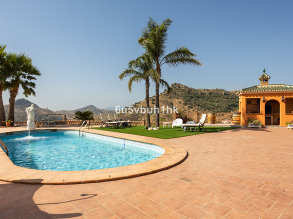 Townhouse for sale in Almogía